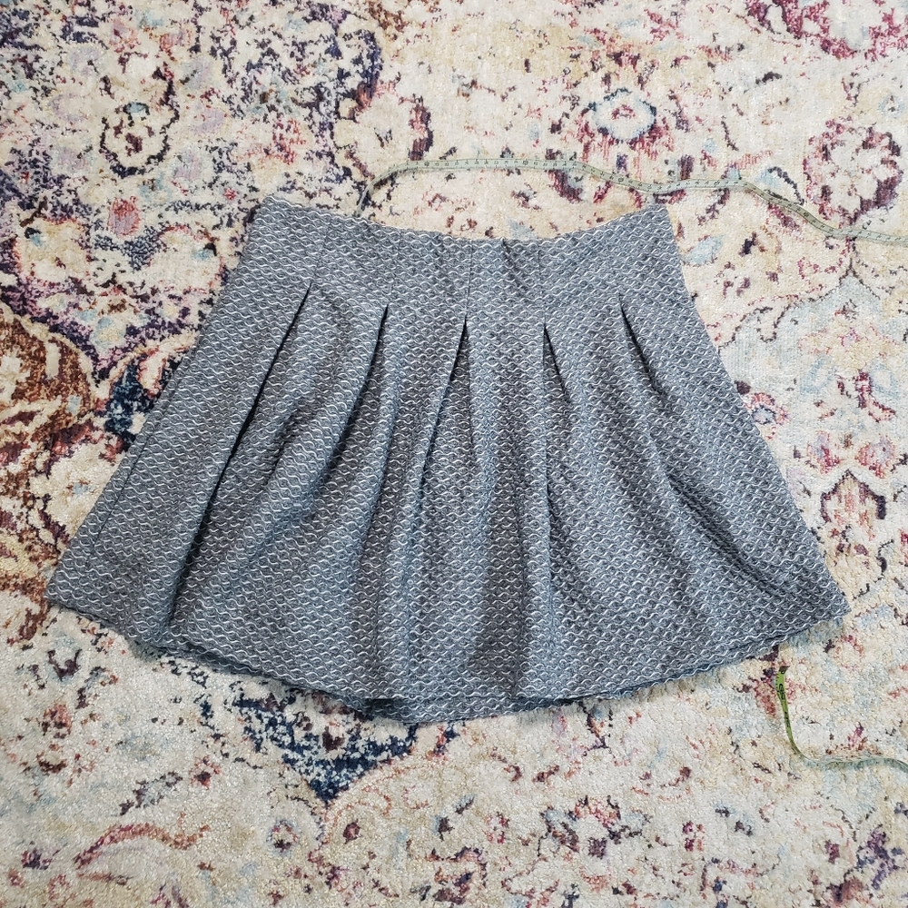 Armani Exchange Textured Pleated Mini Skirt Size Large Grey White